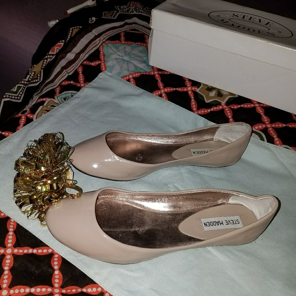 Flat shoes